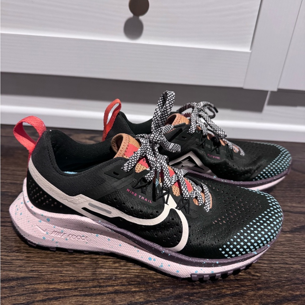 Nike Women's dark green and Pink Trail Shoes